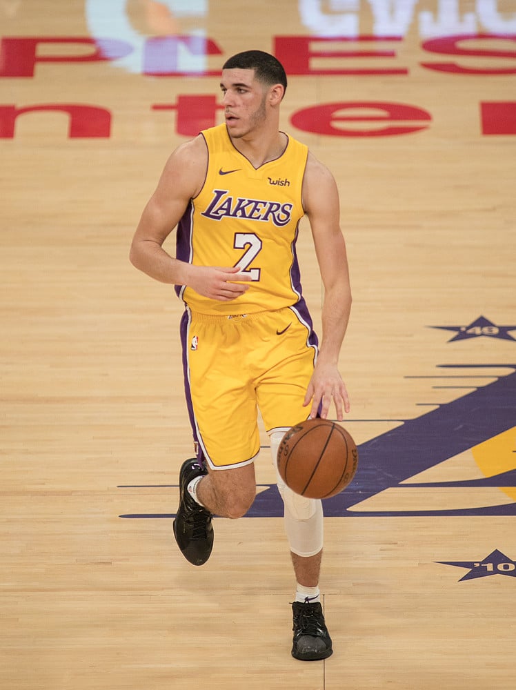 Lonzo Ball se estrena en la pretemporada de la mano de LeBron