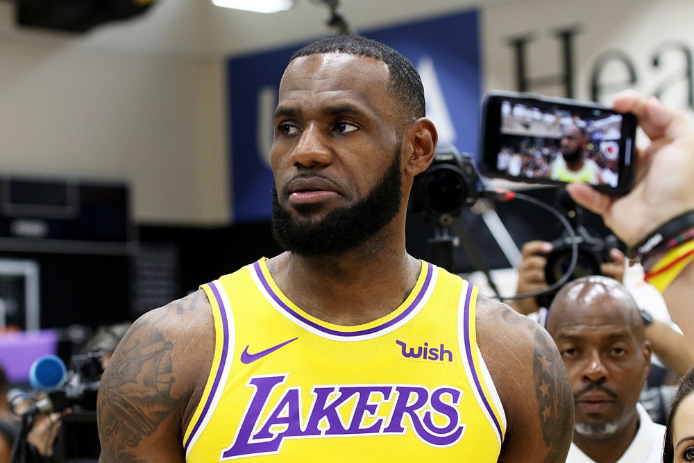 LeBron James se viste por primera vez de Laker en San Diego
