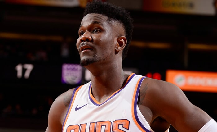 Deandre Ayton hace honor a su número 1 en la pretemporada
