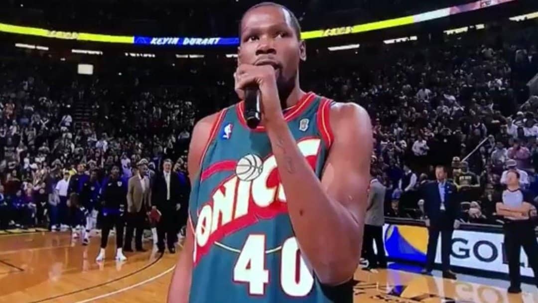 Kevin Durant muestra su orgullo Sonic en su regreso a Seattle