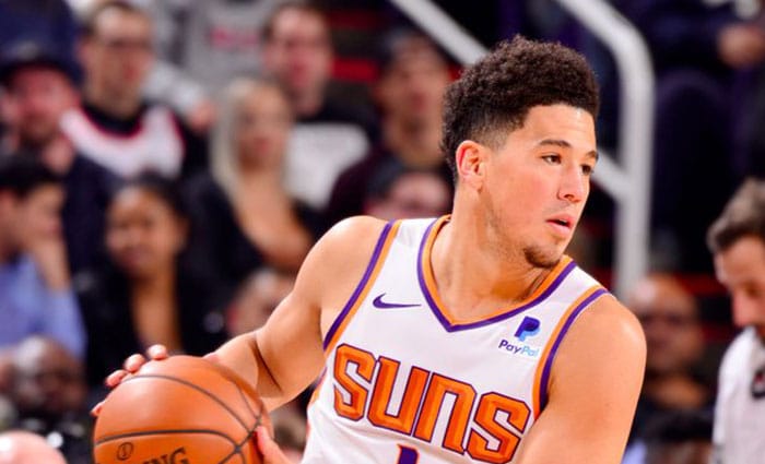 Booker hace 2 partidos consecutivos sin bajar de 50 puntos