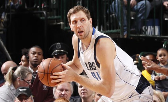 Dirk Nowitzki pasa en la lista de anotadores a Wilt Chamberlain
