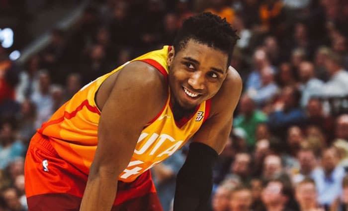 Donovan Mitchell anota 46 y los Jazz suman 50 victorias
