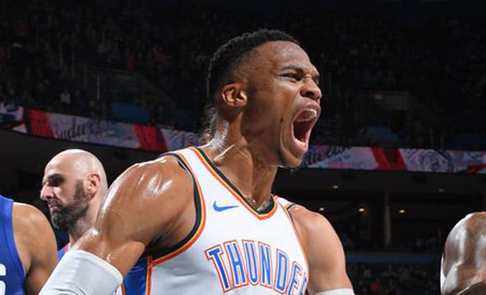 Westbrook promedia un triple-doble por tercer año consecutivo