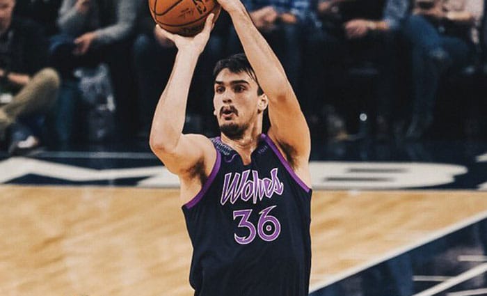 Saric, Simmons y Hill cambian de equipo en la noche del draft