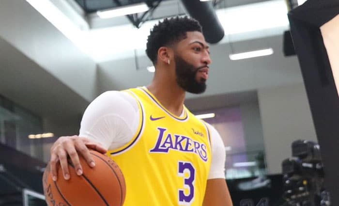 Anthony Davis apabulla en su primera presencia oficiosa con Lakers