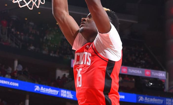 El espectacular poder reboteador de Clint Capela
