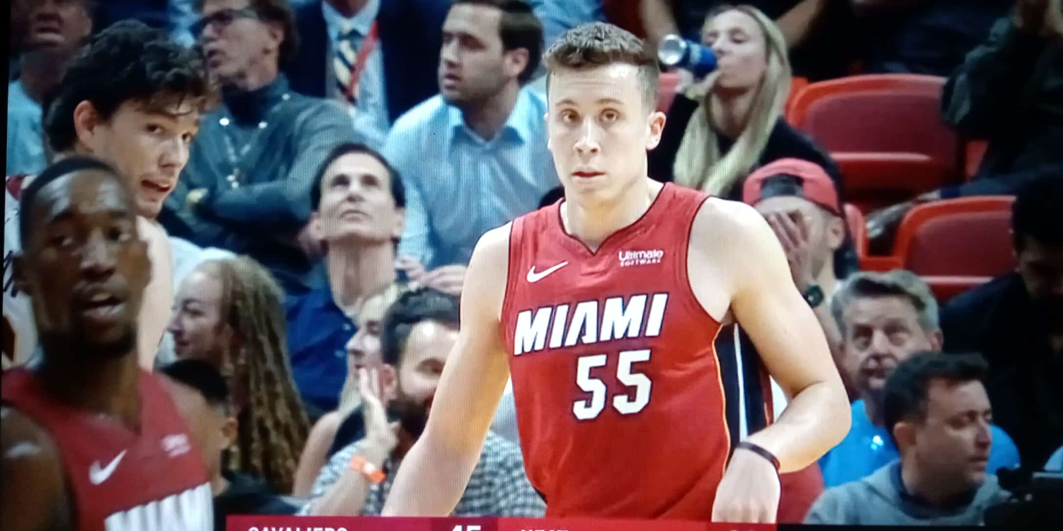 Duncan Robinson mete 7 triples en un cuarto y 9 en el partido