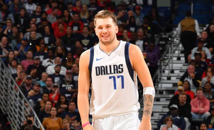 Triple-doble de Doncic y doble 20 de Favors
