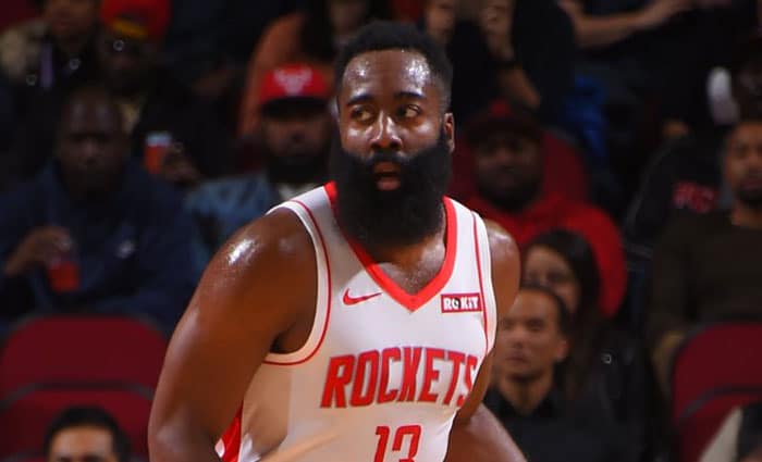 Harden anota 55 puntos y 10 triples en la victoria de Houston