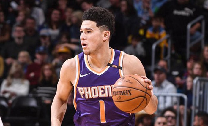 Devin Booker anota 40 puntos y bate un récord en los Suns