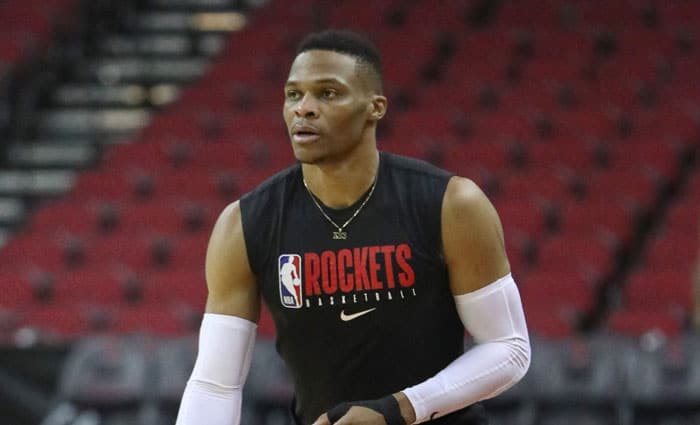 Westbrook completa triples-dobles contra los 30 equipos de la NBA