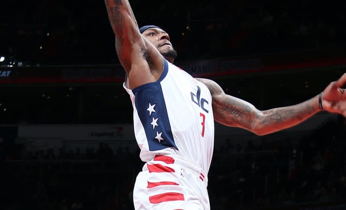 Bradley Beal anota 53 y el novato Coby White emula a Jordan