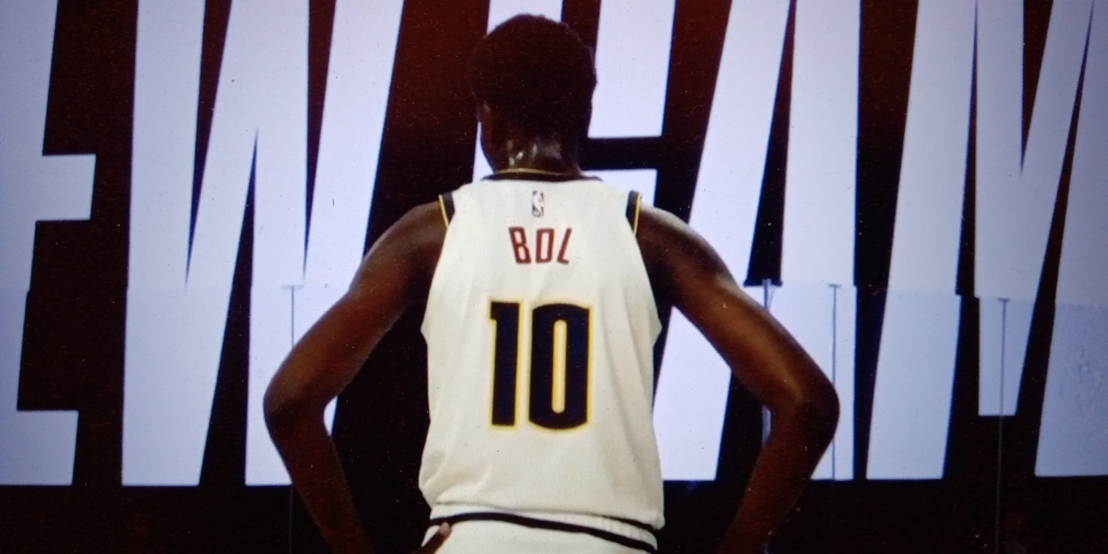 Gran debut de Bol Bol en los Nuggets más altos