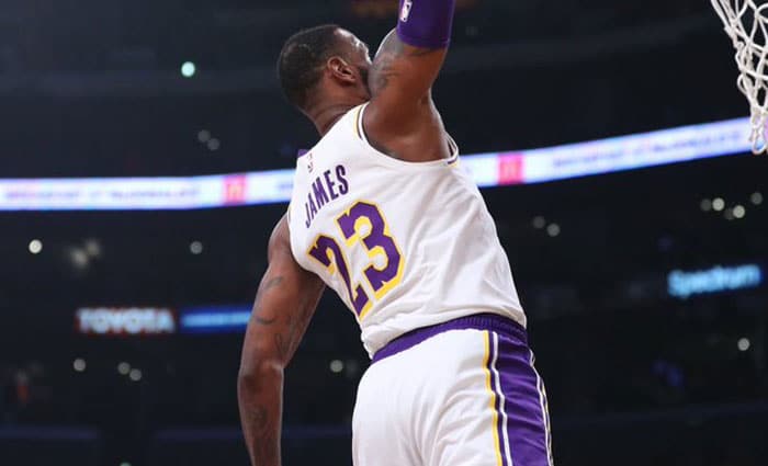 LeBron lidera en solitario la lista de más triunfos en playoffs