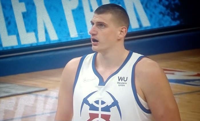 Jokic tapa el desastroso partido de Murray en otro triunfo de Denver