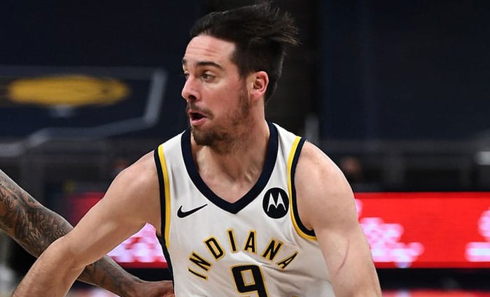 Triple-doble con robos y doble récord para T.J. McConnell