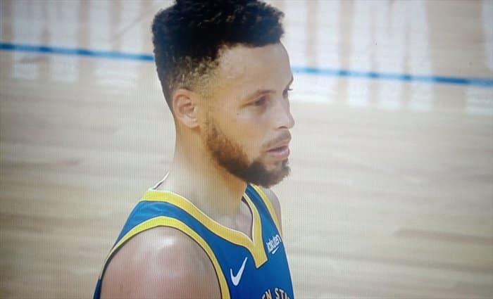Curry supera a lo grande a Chamberlain para hacer historia con Warriors