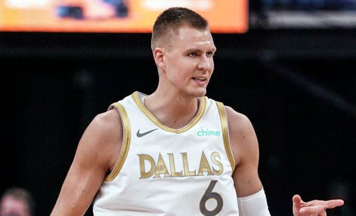 La NBA multa a Kristaps Porzingis por acudir a un club de striptease