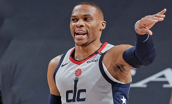 Westbrook iguala el récord histórico de triples-dobles de Oscar Robertson