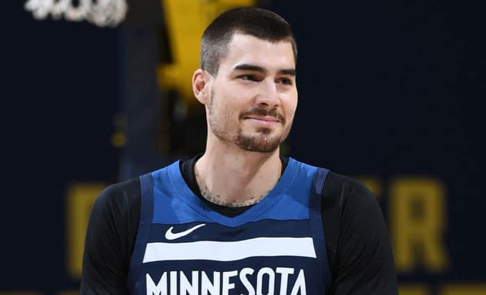 Los Wolves envían a Juancho Hernangómez a Memphis a cambio de Beverley