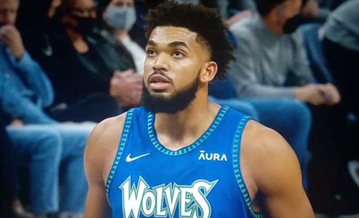 Rubio y Towns sobresalen en las derrotas de sus equipos