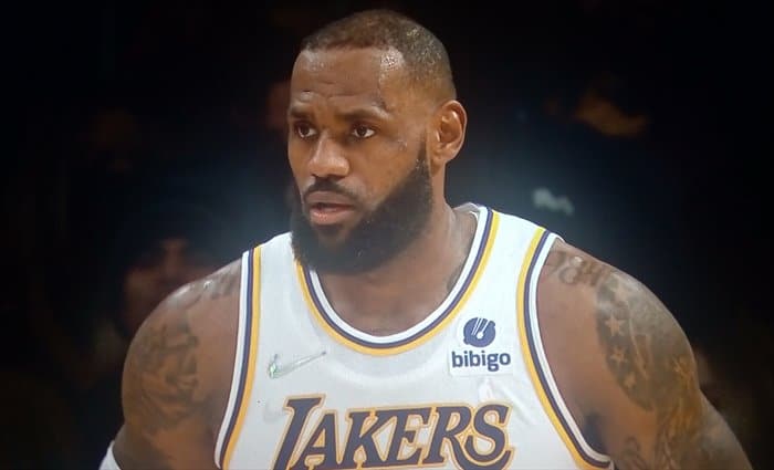 LeBron es el máximo anotador en partidos de Navidad tras pasar a Kobe Bryant