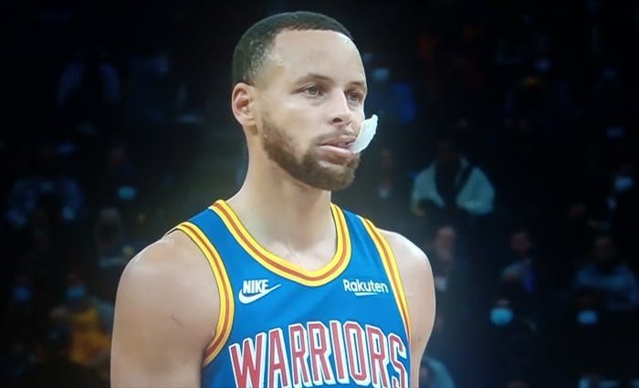 Stephen Curry se convierte en el primer jugador en alcanzar los 3.000 triples