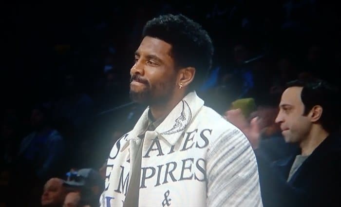 Multa para los Nets por permitir la entrada de Kyrie Irving a su vestuario