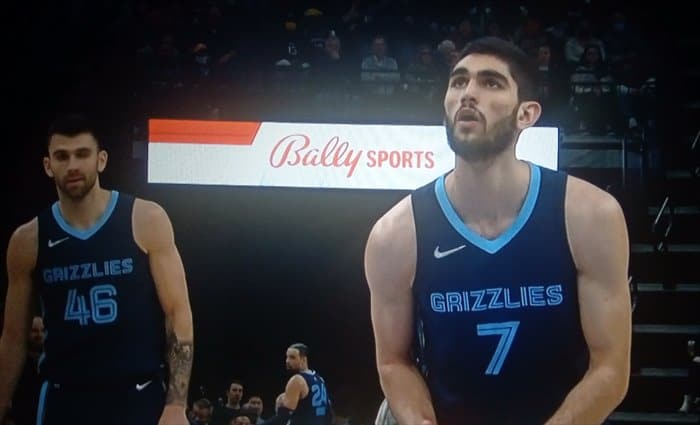 Aldama anota 12 puntos en el triunfo de Memphis sobre Phoenix
