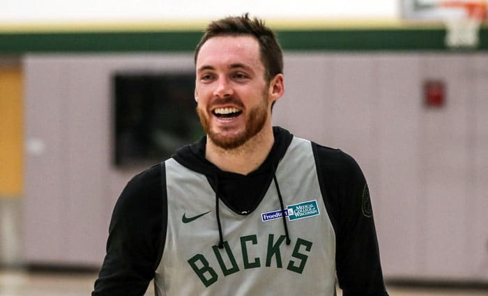 Pat Connaughton valida su opción y se queda en Milwaukee Bucks