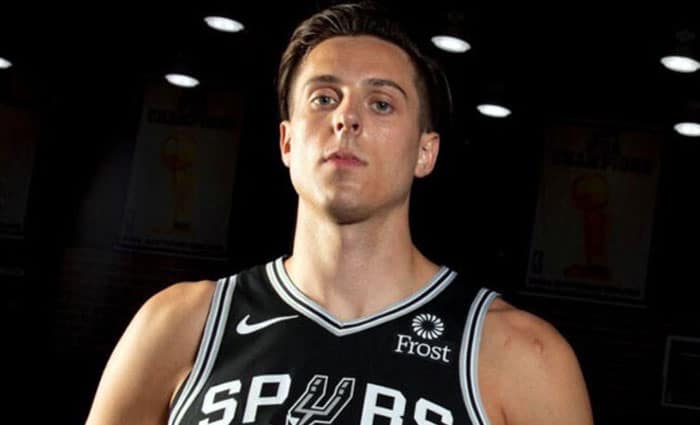 Blazers garantiza al completo el contrato de Hart y Spurs el de Collins