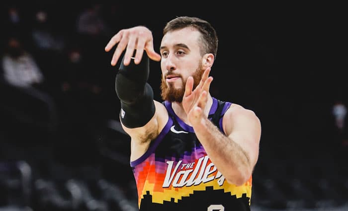 Atlanta Hawks se hace con el pívot Frank Kaminsky