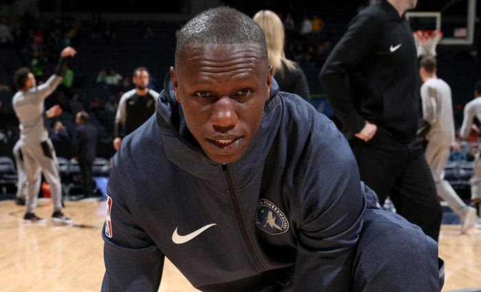 Gorgui Dieng regresa a los Spurs con un acuerdo por una temporada