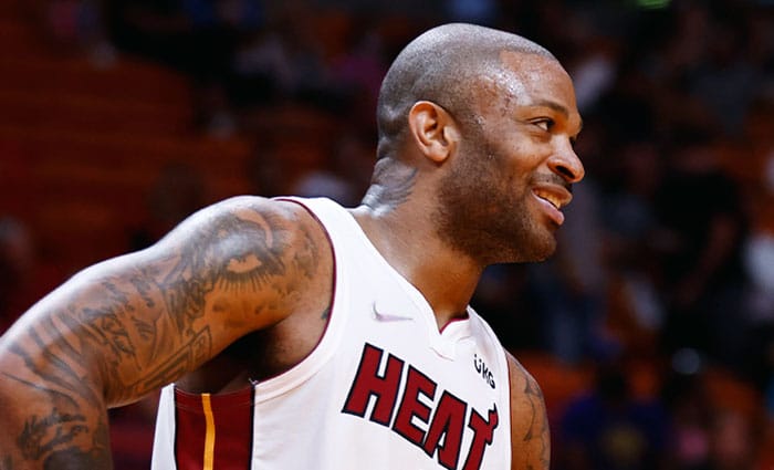Los Sixers incorporan a P.J. Tucker, Danuel House y Trevelin Queen