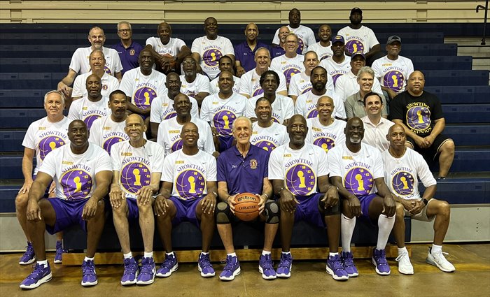 Abdul-Jabbar reúne al showtime de los Lakers en una cita histórica