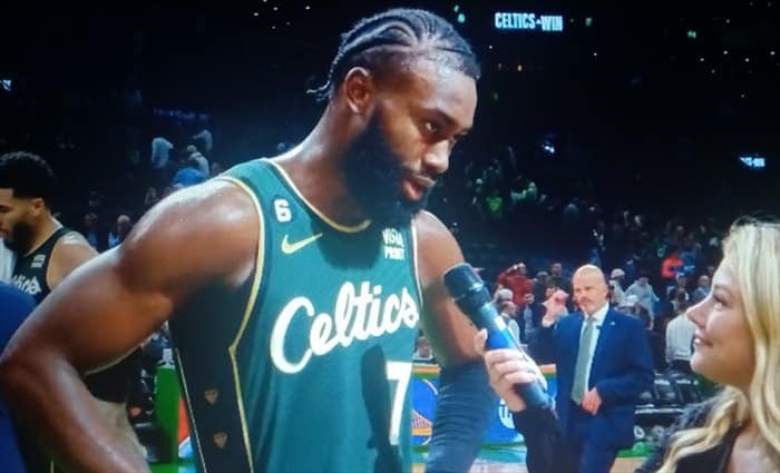 Celtics doblega a los Sixers con 70 puntos de los Jays