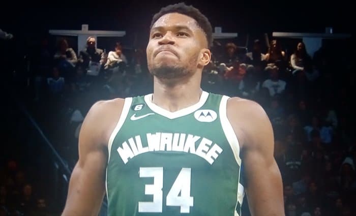 Bucks vence a Nets con 43 puntos de un Antetokounmpo imparable