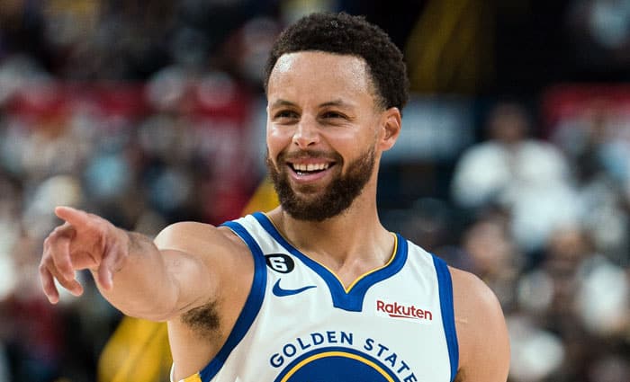 Warriors recupera el aliento derrotando a Miami con 33 puntos de Curry