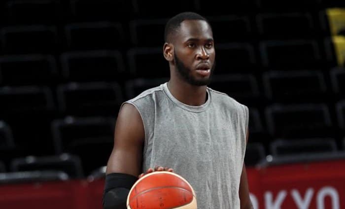 Titularidad para Garuba y 44 puntos de un incontenible Antetokounmpo