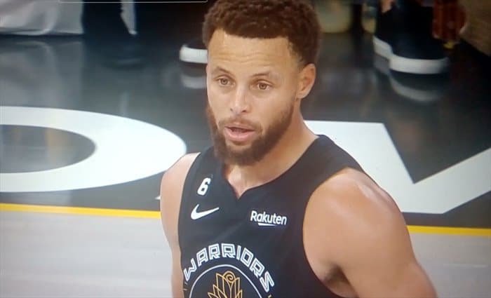Warriors se impone a Knicks para seguir en su mundo bipolar