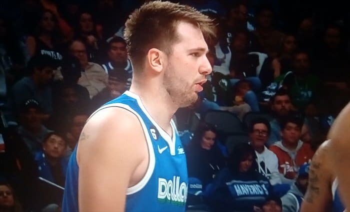 Dallas gana con un gran triple-doble de Doncic y un brutal final de Dinwiddie