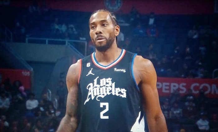Kawhi Leonard regresa al juego y Clippers gana con apuros a Detroit