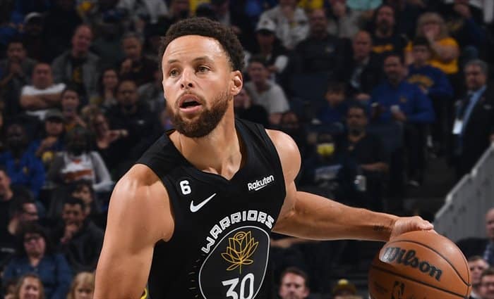 Curry se carga a los Cavs anotando 18 puntos en el cuarto final