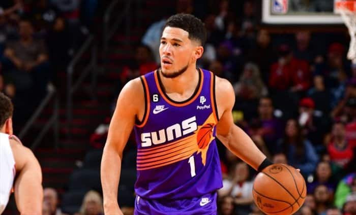Booker anota 51 puntos en 3 cuartos en el triunfo de Suns sobre Bulls