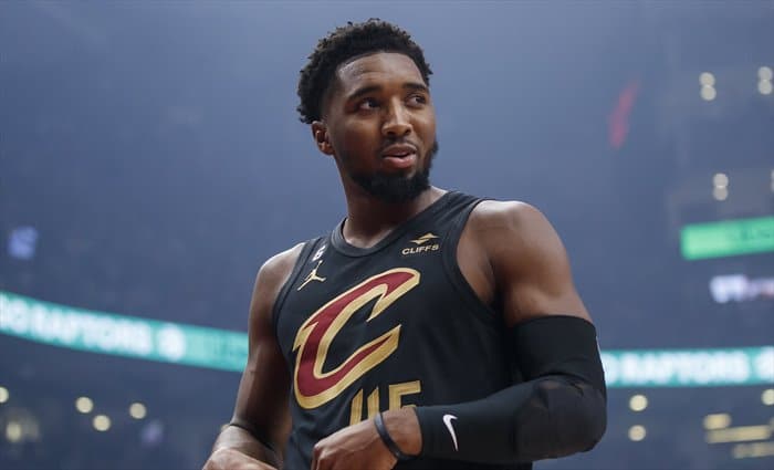 Cleveland derrota a Utah en el primer partido de Mitchell ante su exequipo