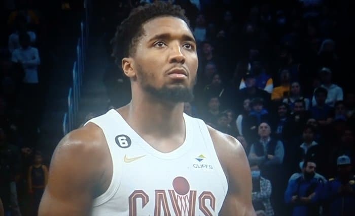 Cleveland se impone a Bucks en un gran duelo entre Mitchell y Antetokounmpo