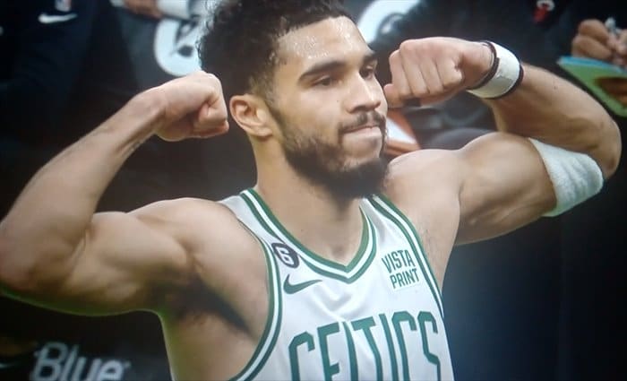 Boston se impone a Miami Heat con 49 puntos de Tatum