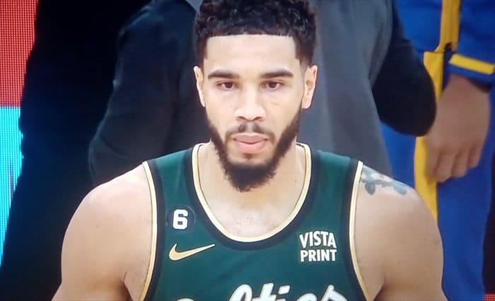 Celtics gana a los Lakers en la prórroga en un partido pasional y loco