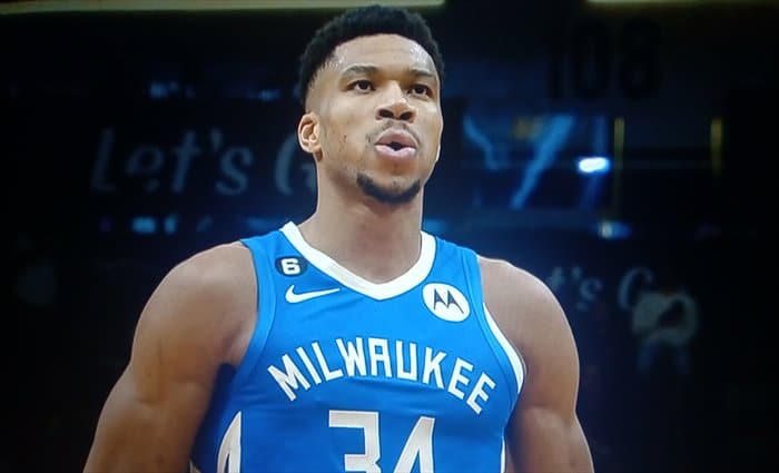 Los Bucks ganan a Pelicans con 42 de Antetokoumpo para liderar el Este